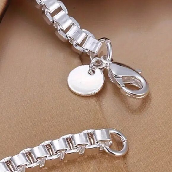 925 Sterling Silver Box Link Bracelet with Curved Bar 8 Inch NWT - Picture 4 of 4